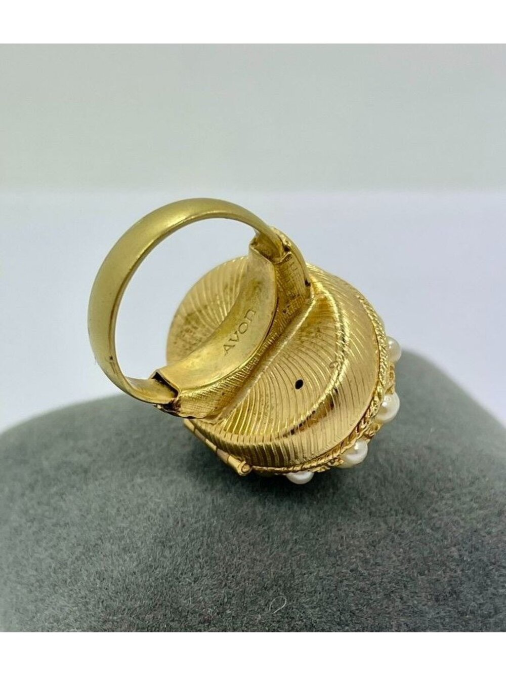 Vintage 70s Avon Ring of Pearls Charisma Perfume Locket Ring Size 5 Retro Gold - Picture 3 of 7